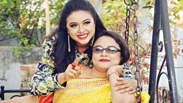 মায়ের সঙ্গে...