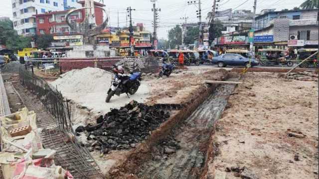 কেসিসির কাজে সড়ক বিভাগের বাধা