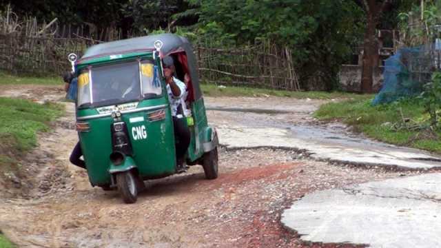 বেহাল ৫ কিলোমিটার সড়ক যান চলাচলে ঝুঁকি