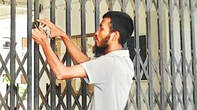 জবিতে উপাচার্য ভবনে তালা