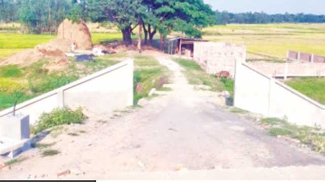 সড়ক নির্মাণে রেলওয়ে ও এলজিইডির ঠেলাঠেলি