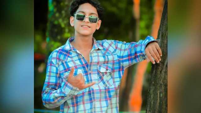 ছুরি মেরে স্কুলছাত্র হত্যা যুবকের বাড়িতে আগুন