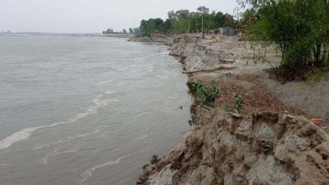 ভাঙছে নদ, কাঁদছে মানুষ