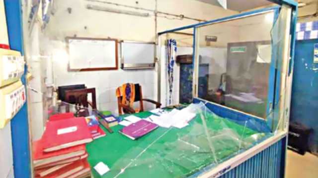 রোগী মৃত্যুর জেরে হাসপাতালে ভাঙচুর