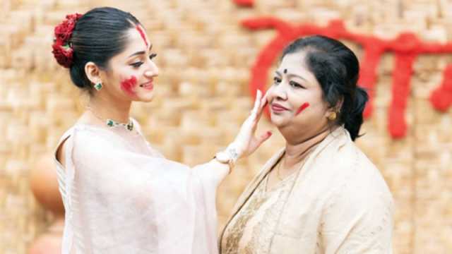আমি জানি, তুমি আমাকে দেখছ
