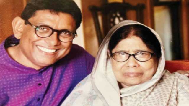 মানুষ ঘরে থাকে বাস করে মনে