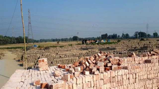 ইটভাটা দালালের প্রলোভনের ফাঁদ