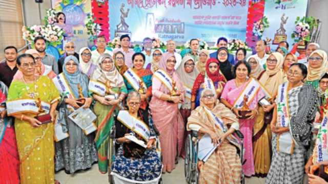 রত্নগর্ভা মায়েরা পেলেন সম্মাননা