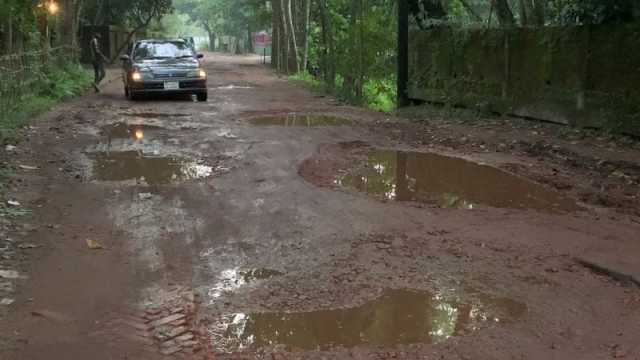 প্রস্তাবে আটকে আছে সড়ক সংস্কার কাজ