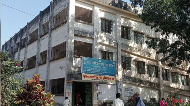 কাঙ্ক্ষিত সেবা মিলছে না সরকারি হাসপাতালে, ফায়দা লুটছে ক্লিনিক