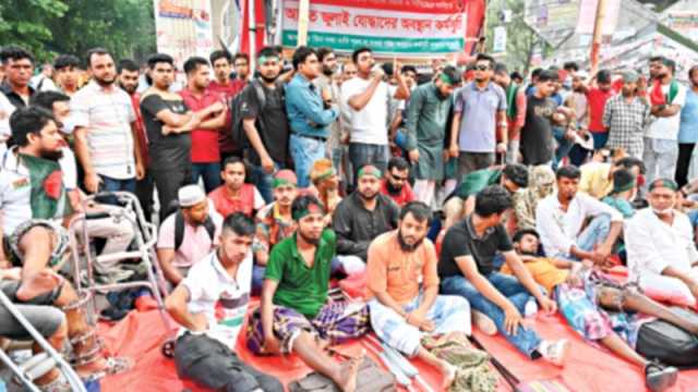 দিনভর শাহবাগ অবরোধ জুলাইয়ে আহতদের
