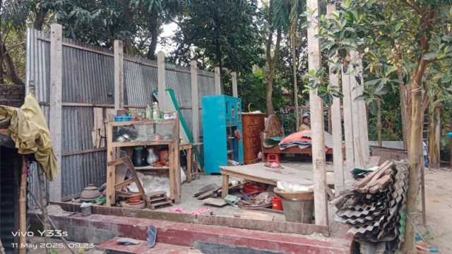 জমি দখল উচ্ছেদ অপমান সইতে না পেরে আত্মহত্যা