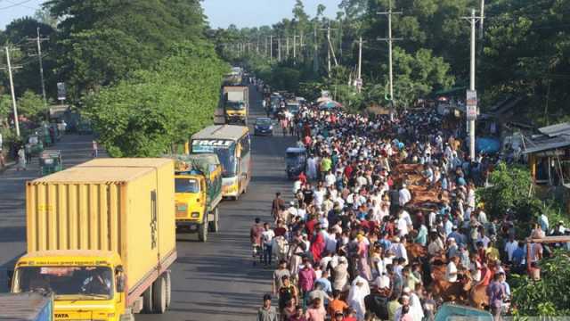 মহাসড়ক ও আশপাশে ২১৭ পশুহাট, আশঙ্কা যানজটের