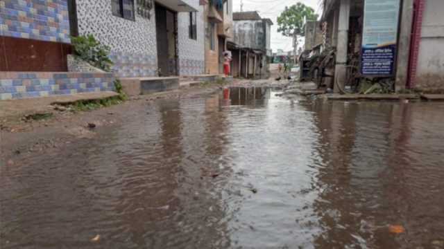 জলাবদ্ধতায় ধুঁকছে শেরপুর বাজারের লক্ষাধিক মানুষ
