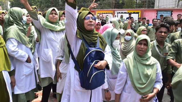 শিক্ষার্থীদের দ্বন্দ্বে উত্তাল রাজশাহী নার্সিং কলেজ