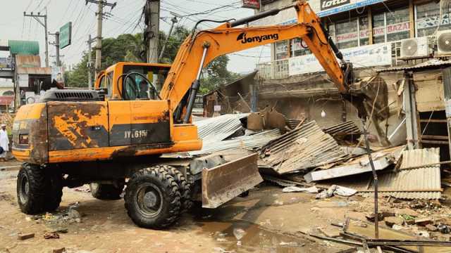 মহাসড়কে আ.লীগ কার্যালয়সহ অবৈধ স্থাপনা উচ্ছেদ