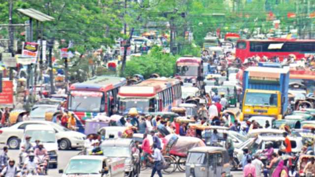 রাজধানীর পথে পথে দুর্ভোগ