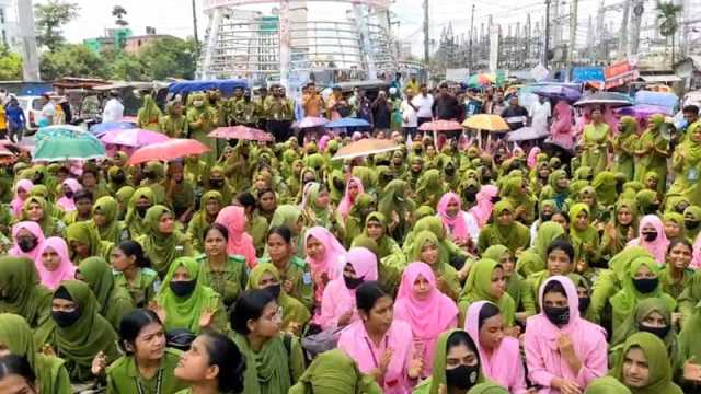 নার্সিং শিক্ষার্থীদের মহাসড়ক অবরোধ