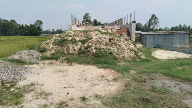 সড়ক না থাকায় ৯ কোটি টাকার ৪ সেতু অকেজো