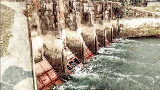 অকেজো ১৫ স্লুইসগেট নতুন নির্মিত হচ্ছে একটি