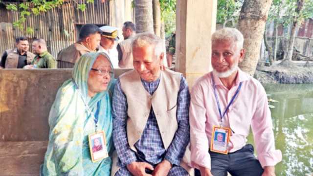 দিঘির ঘাটে চাচির সঙ্গে শৈশবের গল্প