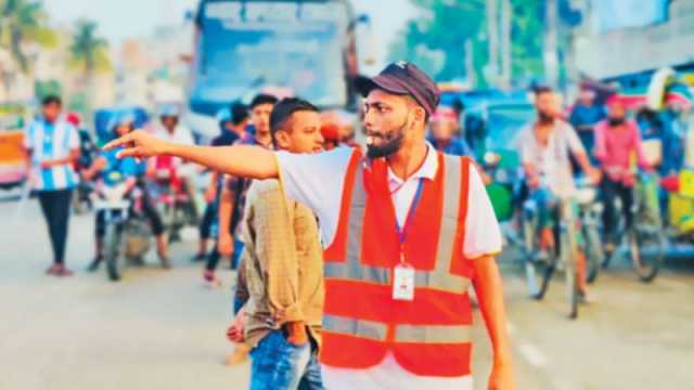 মানুষের জন্য রক্ত সংগ্রহ করে যে তরুণ