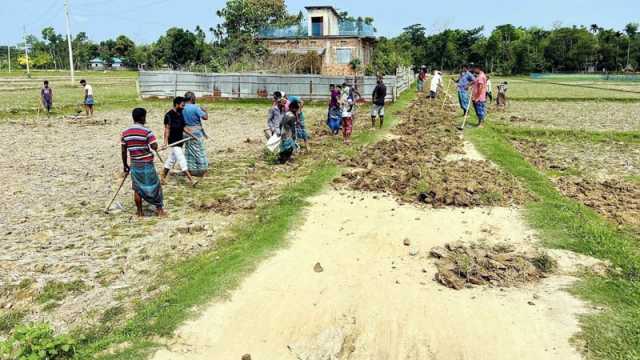 সড়কে সড়কে নরক যাত্রা