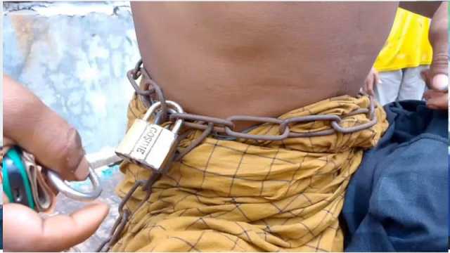 শিকলে বেঁধে ইজিবাইক চালককে নির্যাতন