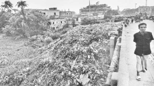 ‘কী করব পেট কি আর দুর্গন্ধ বুঝে’