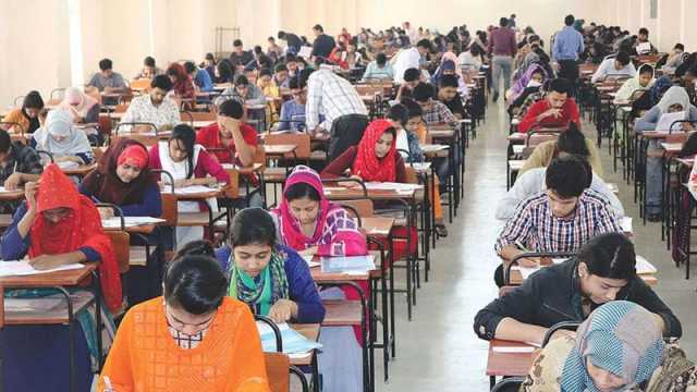 একই দিনে ২৩টি নিয়োগ পরীক্ষা, ক্ষোভ চাকরিপ্রার্থীদের