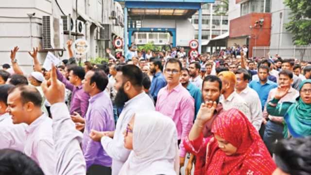 সচিবালয় ঘিরে উত্তাপ