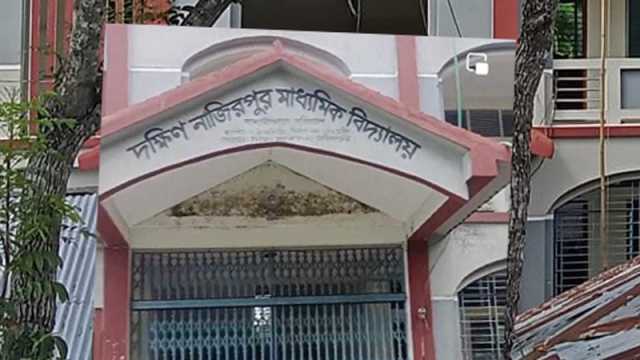 পদত্যাগী প্রধান শিক্ষকের ফেরার খবরে স্কুলে তালা