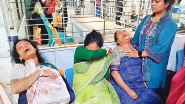 ‘বুকটা খালি করে চলে গেলি মা’