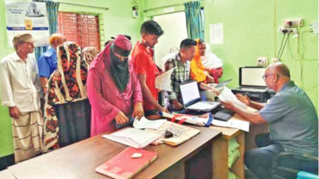 চেয়ারম্যানদের বাড়িতে ইউপি কার্যালয়
