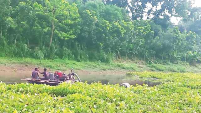 আবার কুমার নদে বালু উত্তোলন
