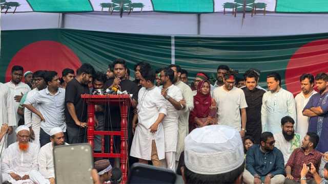 আ.লীগকে নিষিদ্ধ না করা পর্যন্ত শাহবাগ অবরোধের ঘোষণা হাসনাতের