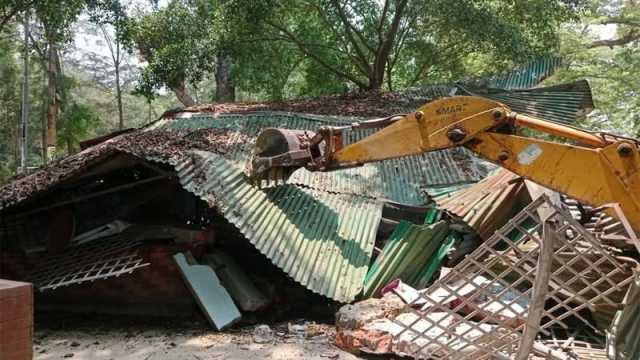 ময়মনসিংহে সাহিত্য আড্ডার স্থানসহ নানা স্থাপনা গুঁড়িয়ে দিল প্রশাসন
