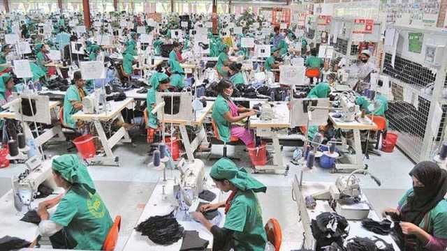 ঈদ বোনাস দিয়েছে ৫৪ শতাংশ পোশাক কারখানা