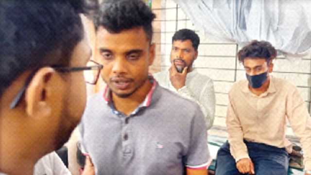 সহকারীরাই রোগী ভাগান ক্লিনিকে