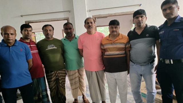 জুয়ার আসর থেকে ইউপি চেয়ারম্যানসহ আ’লীগের ৭ নেতাকর্মী গ্রেপ্তার