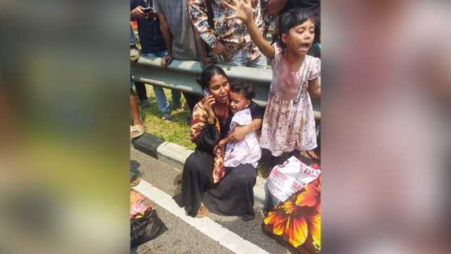 এক্সপ্রেসওয়েতে অ্যাম্বুলেন্সকে বাসের ধাক্কা, বাবা, ভাই-বোনসহ নিহত ৪ 