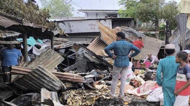 ঈদ উপলক্ষে ১১ দোকানে কেনা পণ্য পুড়ল আগুন