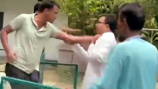 সিলেটে আওয়ামী লীগ নেতাকে মারধরের ছবি ভাইরাল, বিএনপি নেতার বাড়ি থেকে উদ্ধার