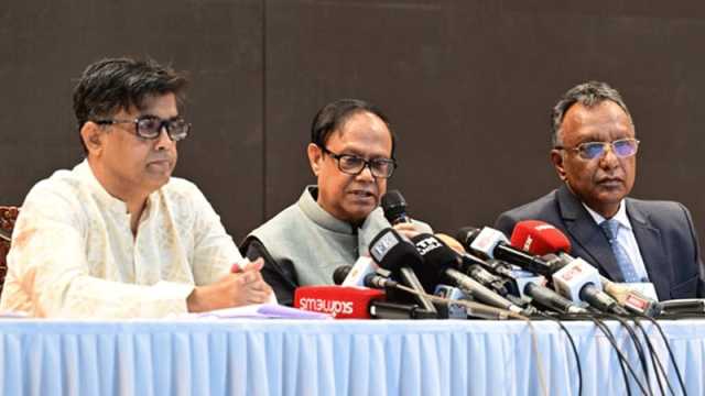 নগদ থেকে জমা ও উত্তোলন ছাড়া অন্য সেবা বন্ধ রাখা হয়েছে: গভর্নর
