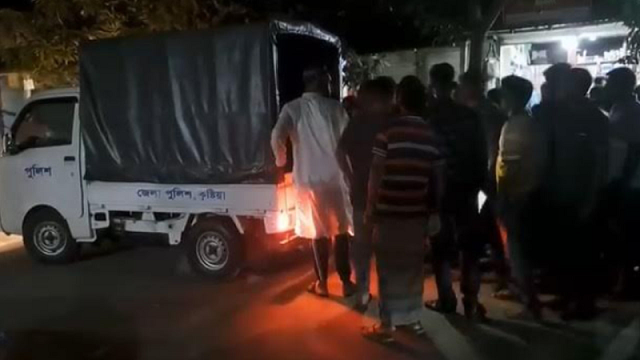 হাতকড়া ছাড়া থানায় নেওয়ার পথে পুলিশের ওপর আসামির হামলা