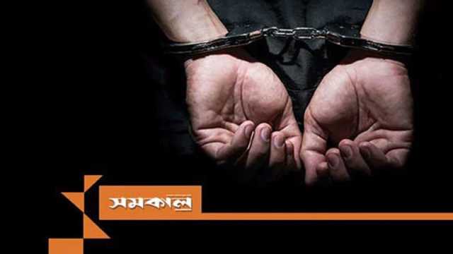 ডেমরায় মব তৈরি করে পুলিশের ওপর হামলা