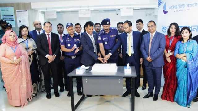 পুলিশের জন্য ‘ডেডিকেটেড সার্ভিস ডেস্ক’ চালু করল কমিউনিটি ব্যাংক