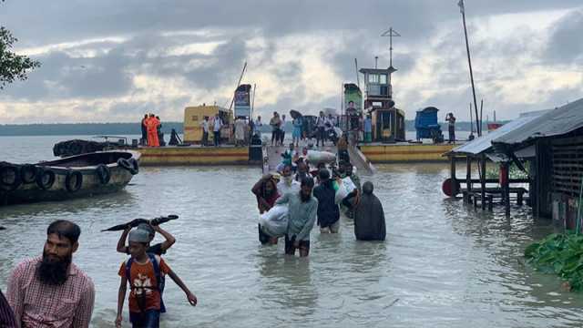 উপকূল অতিক্রম করেছে গভীর নিম্নচাপটি, রূপ নিয়েছে ‘স্থল গভীর নিম্নচাপে’