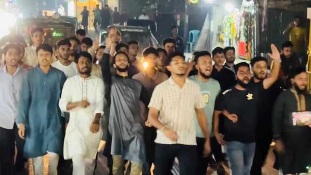আ.লীগ নিষিদ্ধের দাবিতে চট্টগ্রাম-কক্সবাজার মহাসড়কে বিক্ষোভ