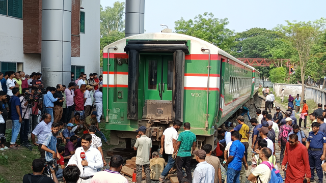 রাজশাহীতে ঢাকাগামী ‘বনলতা এক্সপ্রেস’ লাইনচ্যুত